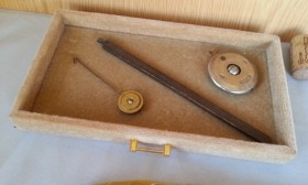 Péndulos viejos de reloj de pared. Para reutilizar. Old clock pendulum