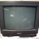 Televisor viejo marca SONY. Para piezas o decoración.