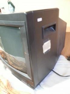 Televisor viejo marca SONY. Para piezas o decoración.