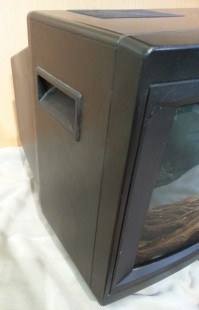 Televisor viejo marca SONY. Para piezas o decoración.