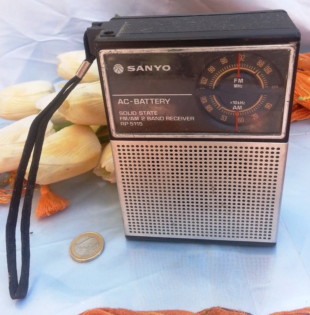 Vieja radio Sanyo RP 5115