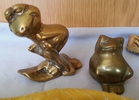 Ranas en bronce. Pareja. Ranas de la suerte. Años 80. Frogs in bronze. Couple