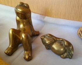 Ranas en bronce. Pareja. Ranas de la suerte. Años 80. Frogs in bronze. Couple