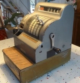 Registradora antigua. Marca National. Parisina. Años 20. Para restaurar.