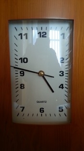 Reloj de cocina en base de madera. Marca Quartz. Años 80