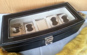 Caja relojera en polipiel y plástico. Para guardar 5 relojes.