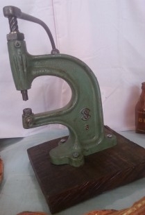 Remachadora prensadora de zapatero. Shoemaker presser