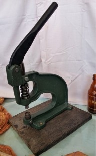 Remachadora prensadora de zapatero. Shoe presser spoiler.