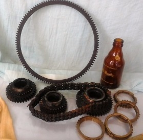 Piezas dentadas para composición decorativa o reutilizar.