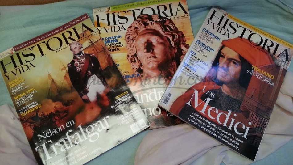 Revistas de HISTORIA. 3 ejemplares año 2.000. Buen estado general.