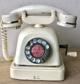 Teléfono antiguo. Con manivela. Años 40. Holandés. Antique phone.