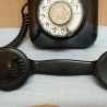 Teléfono antiguo de pared en baquelita. Años 50