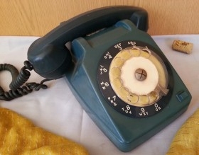 Teléfono portugués. Años 70. Color azul.