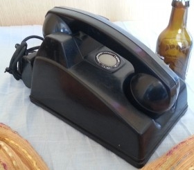 Teléfono antiguo. Baquelita. Años 40