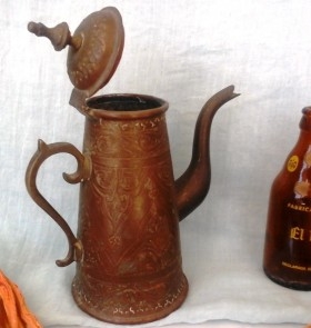 Tetera antigua en cobre. Maravillosa. Huge old copper kettle. Wonderful.