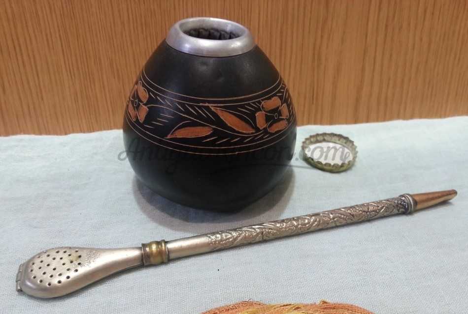 Mate. Conjunto de perolo y cucharilla para mate. Años 90