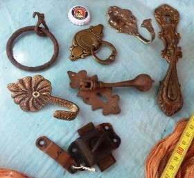 Viejos tiradores en bronce para grandes cajones de calidad.