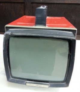 Televisor. MIni-televisión para repuestos.