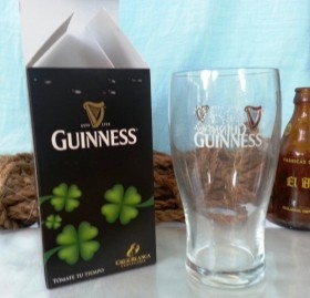 Vaso Guinness. 250 aniversario. Caja original. Decorado para filmaciones.