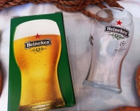 Vaso de cerveza Heineken (de colección). Utilería para filmaciones.
