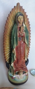 Virgen María. En resina policromada. Muy buen estado. 21 cm de alto.