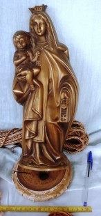 Figura de virgen María con niño para reutilizar. En latón dorado.