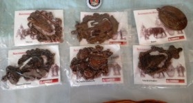 6 placas, medallones religiosos de diferentes pueblos de España.