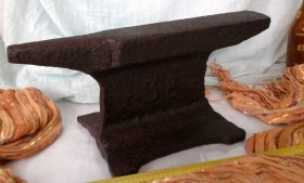 Antiguo yunque, muy viejo. 6,5 kg. Artesanal. Old anvil