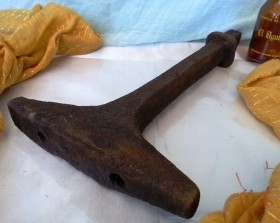 Viejo yunque, forma de t. Maestro herrero. 3 kg. Bigornia