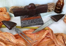 Vieja Águila con cuchillo y trinchador. Preciosa pieza antigua de calidad.