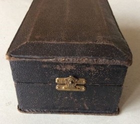 Faradizador. Aparato de masaje de los años 30. Caja original e incluso su certificado fechado.