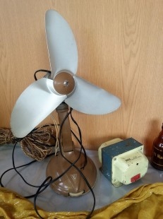 Antiguo ventilador portátil. Marca NUMAX.