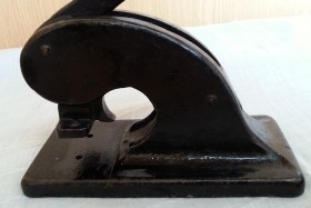 Prensa para impresión de sellos en seco. Fantástica herramienta de escritorio.