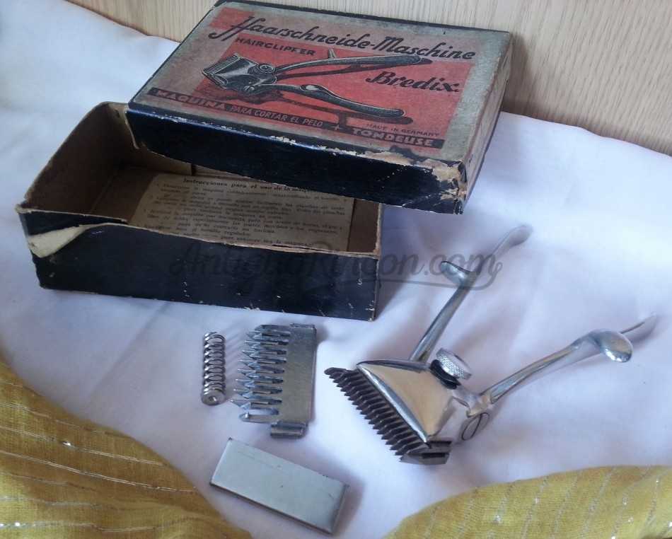 Vieja maquinilla de barbero. Para cortar el pelo. Old hairdressing machine