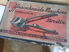 Vieja maquinilla de barbero. Para cortar el pelo. Old hairdressing machine