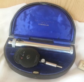 Oftalmoscopio antiguo. Años 40. Marca P. HARRIS. Británico. Old ophthalmoscope