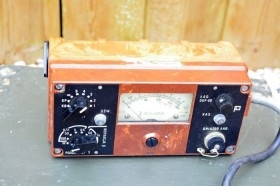 Contador geiger militar. Años 60. Guerra fría. Radiómetro profesional DP-75