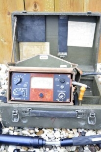 Contador geiger militar. Años 60. Guerra fría. Radiómetro profesional DP-75