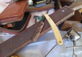 Barbero peluquero. Antigua colección de herramientas. Hairdresser instruments.