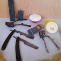 Conjunto herramientas de barbero. Antiguas. Navajas y maquinillas corte de pelo.