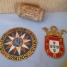 Curiosas placas con escudos y emblemas. Pareja