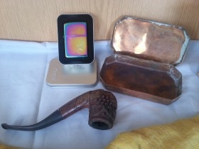  encendedor ZIPPO y caja tabaquera en cobre.