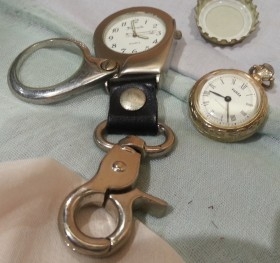 Relojes de bolsillo. Pareja de relojes para decoración