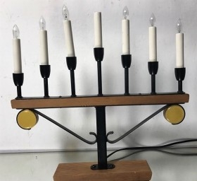 Candelabro. 7 brazos. Menorah. Vidrio y latón. Años 70. Jewish chandelier