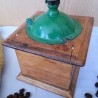 Antiguo molinillo de café. Marca Peugeot Freres. Maravilloso. Old coffee grinder