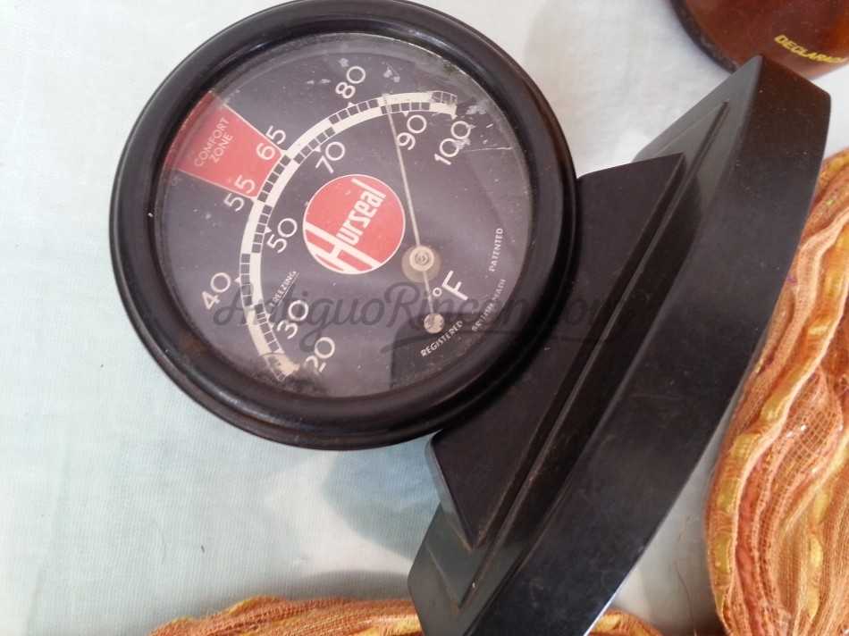 Reloj de temperatura de viejo coche. Am