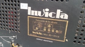 Radio de válvulas antigua. Marca INVICTA. Precioso objeto años 60-70