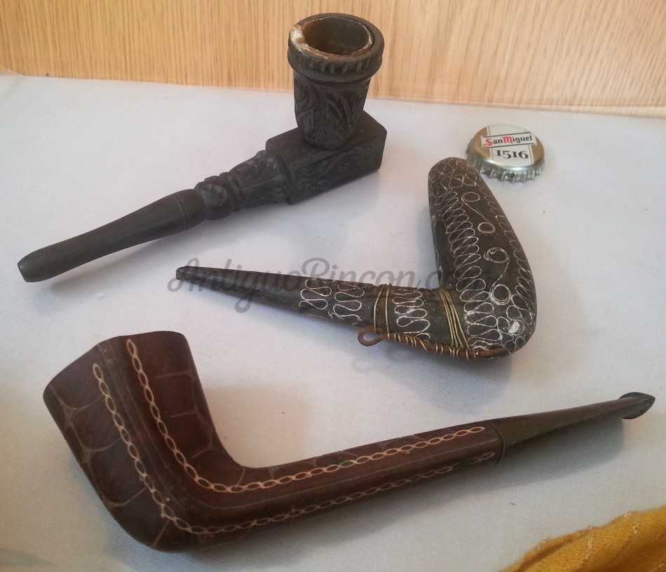 Conjunto de viejas pipas. Set of old pipes.