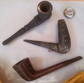 Conjunto de viejas pipas. Set of old pipes.