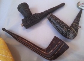 Conjunto de viejas pipas. Set of old pipes.